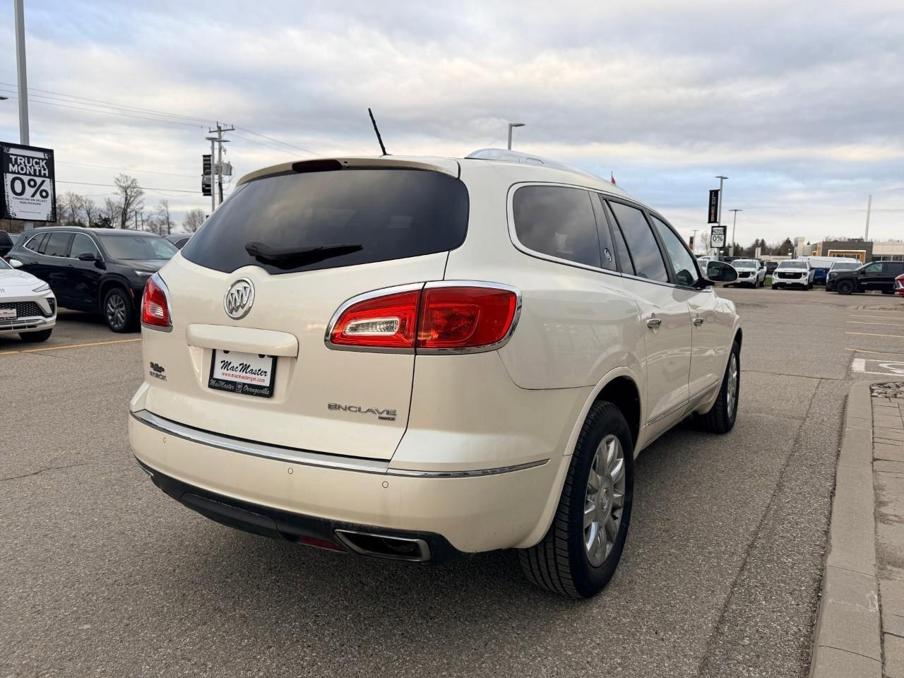 2015 Buick Enclave LeatherLEATHER, 3.6L V6, AWD, 7-PASSENGER, ALLOYS, Photo