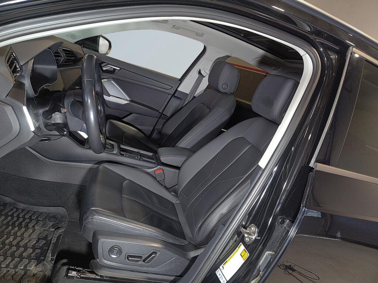 2022 Audi Q3 Premium quattro/Leather/NAVI/Sunroof/Clean Carfax Photo
