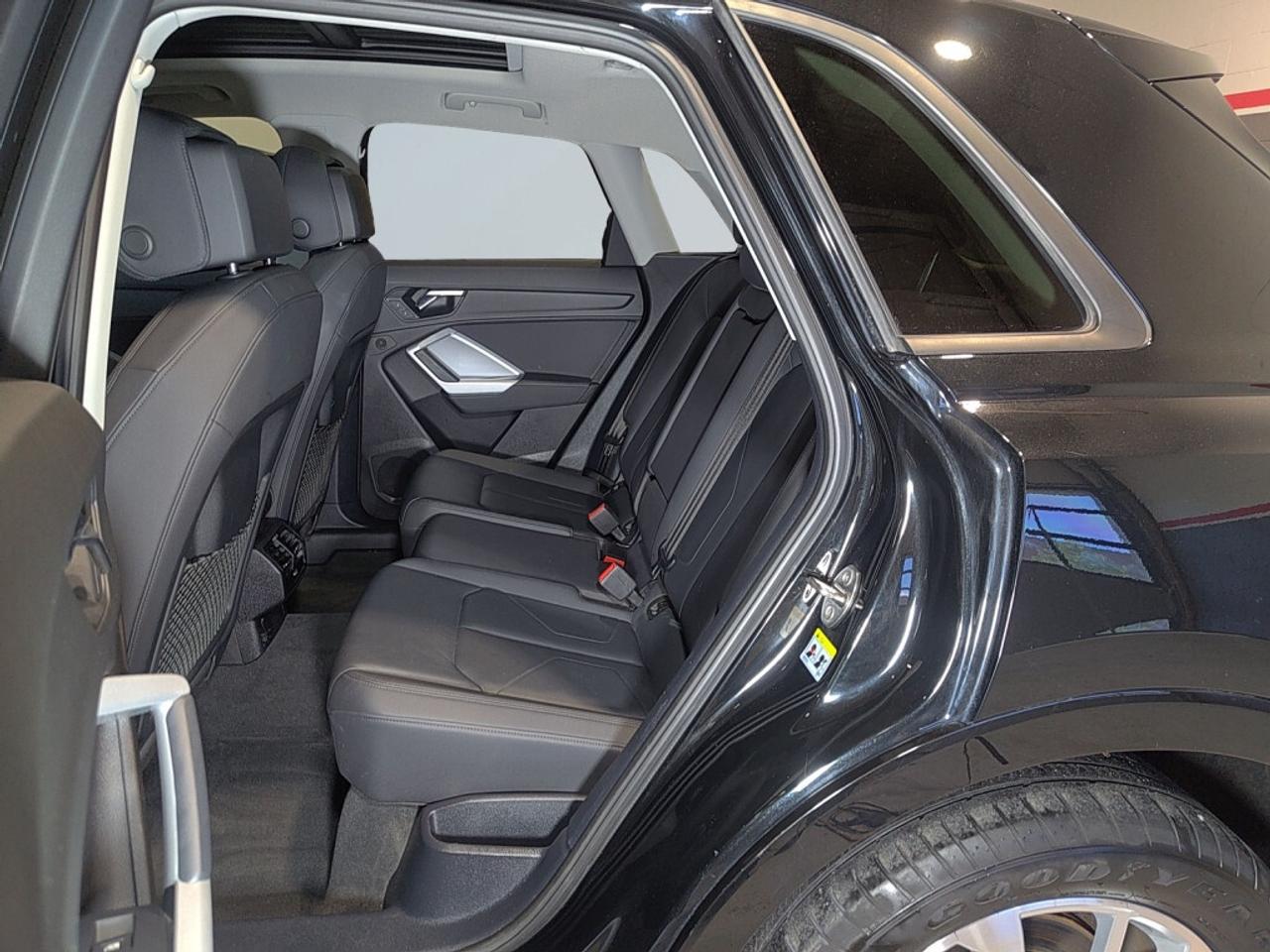 2022 Audi Q3 Premium quattro/Leather/NAVI/Sunroof/Clean Carfax Photo