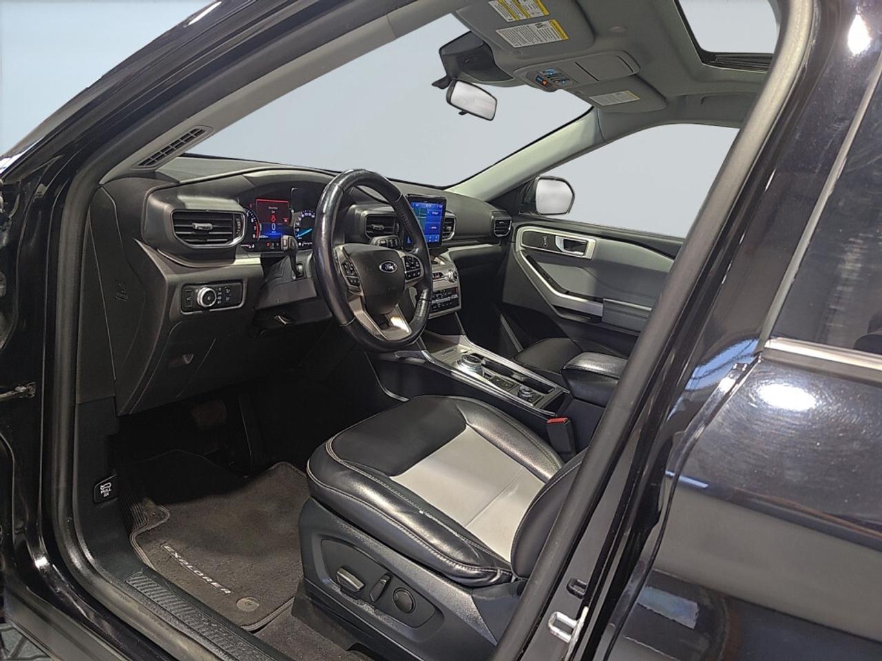 2022 Ford Explorer $7690 Factory Upgrades   Sport Appearance  w/ Leat Photo