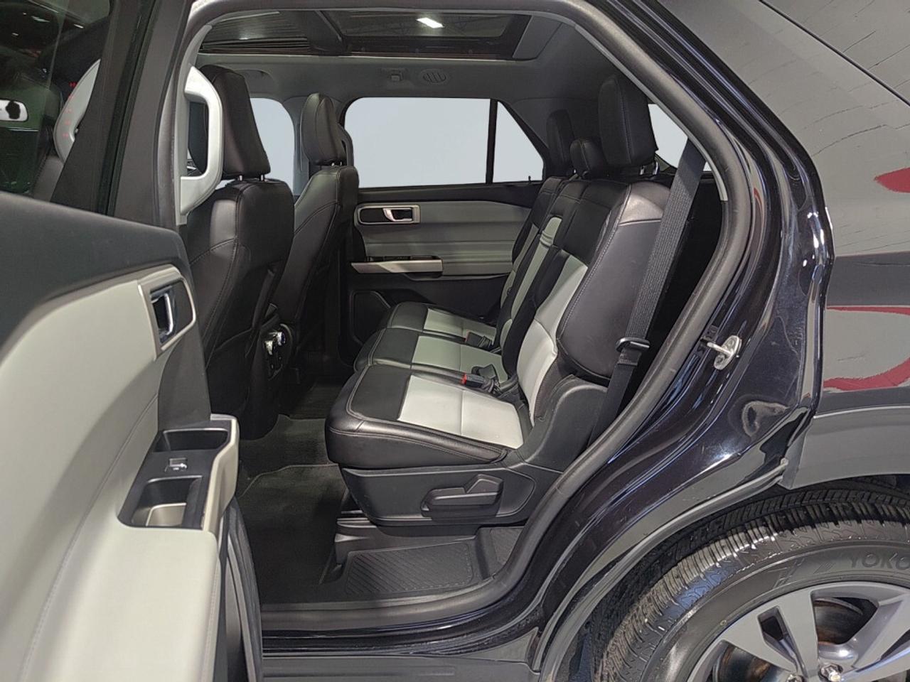 2022 Ford Explorer $7690 Factory Upgrades   Sport Appearance  w/ Leat Photo