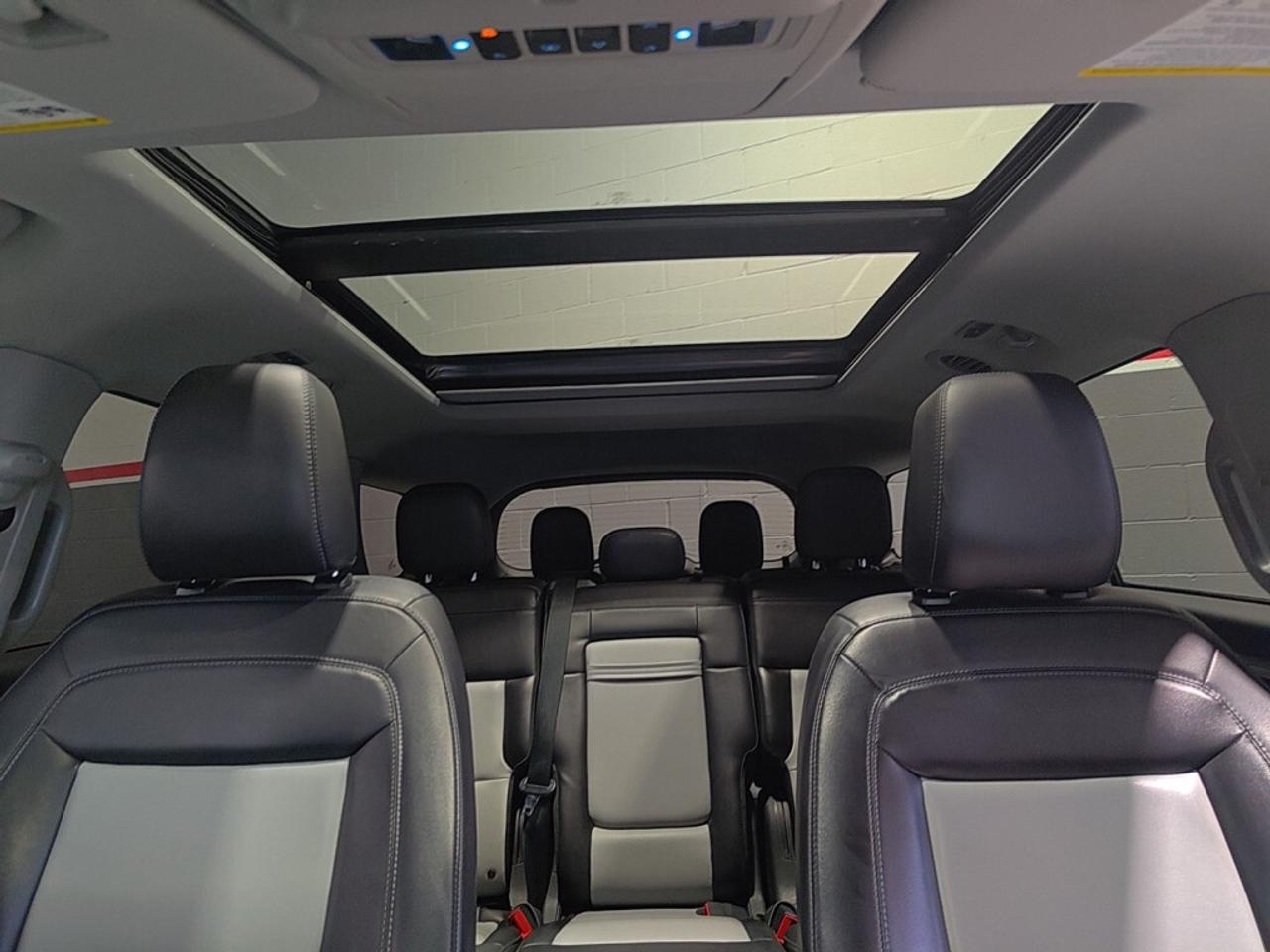 2022 Ford Explorer $7690 Factory Upgrades   Sport Appearance  w/ Leat Photo