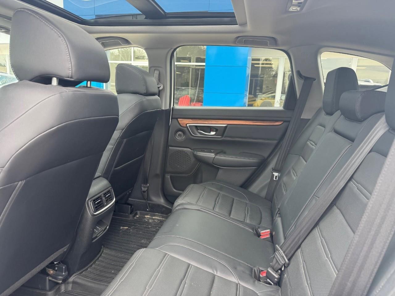 2017 Honda CR-V Touring ALL WEATHER MATS, MOONROOF,  WINTER WHEELS Photo