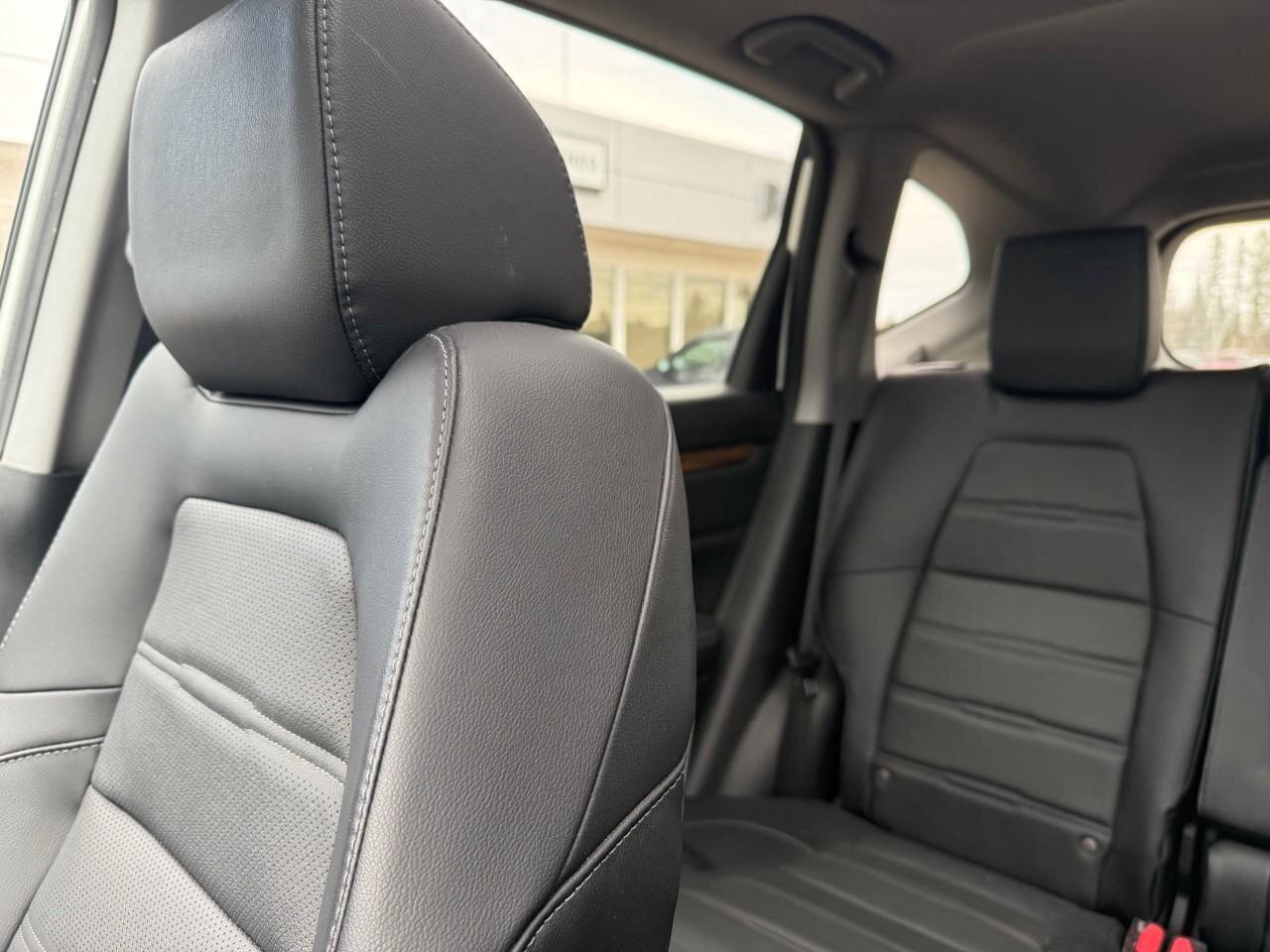 2017 Honda CR-V Touring ALL WEATHER MATS, MOONROOF,  WINTER WHEELS Photo