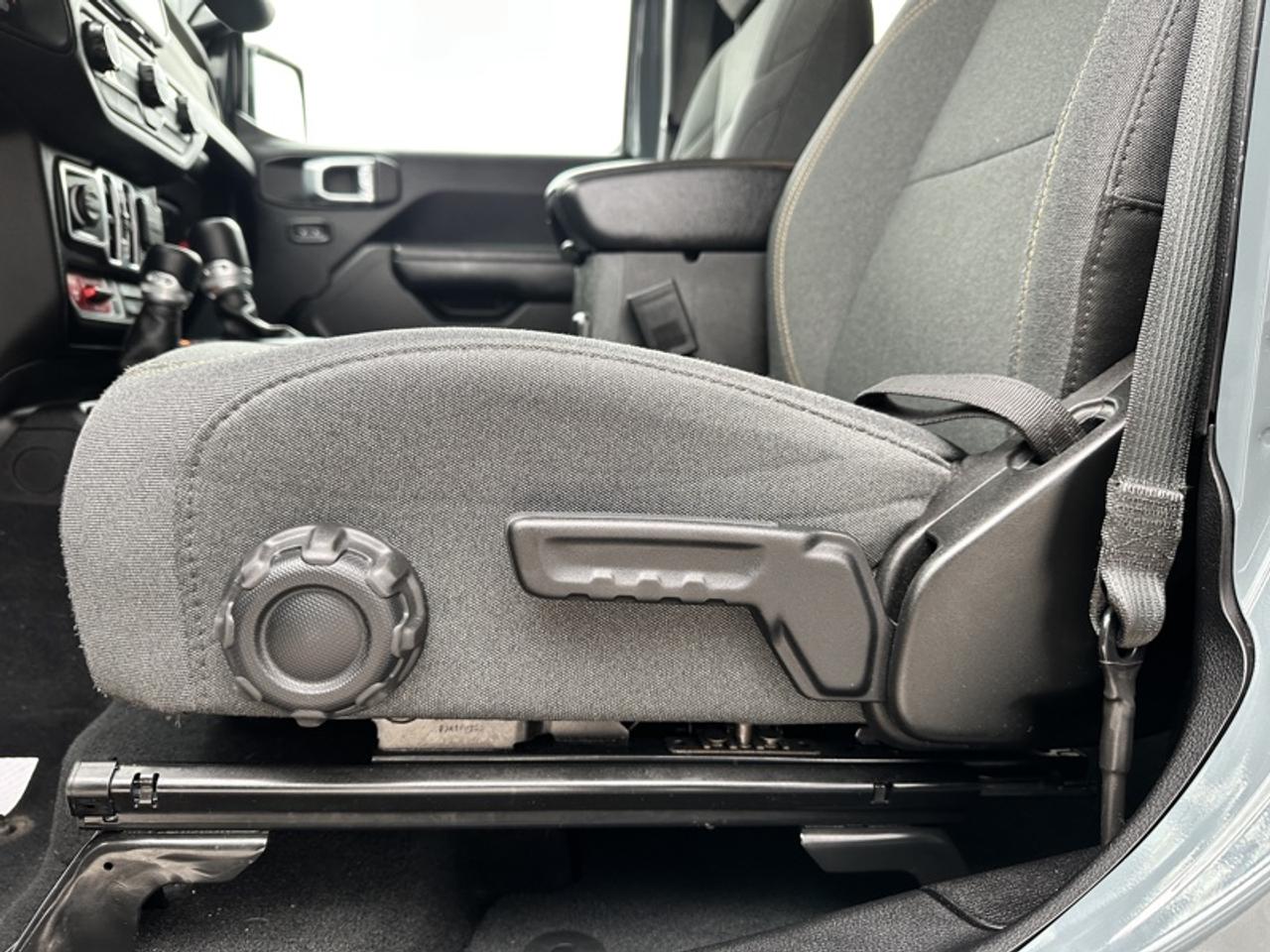 2024 Jeep Wrangler SPORT Photo
