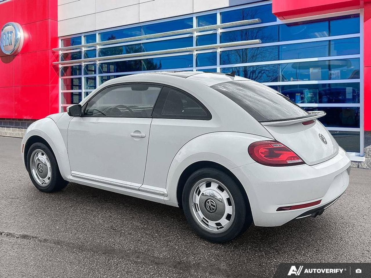 2018 Volkswagen Beetle Trendline Photo2