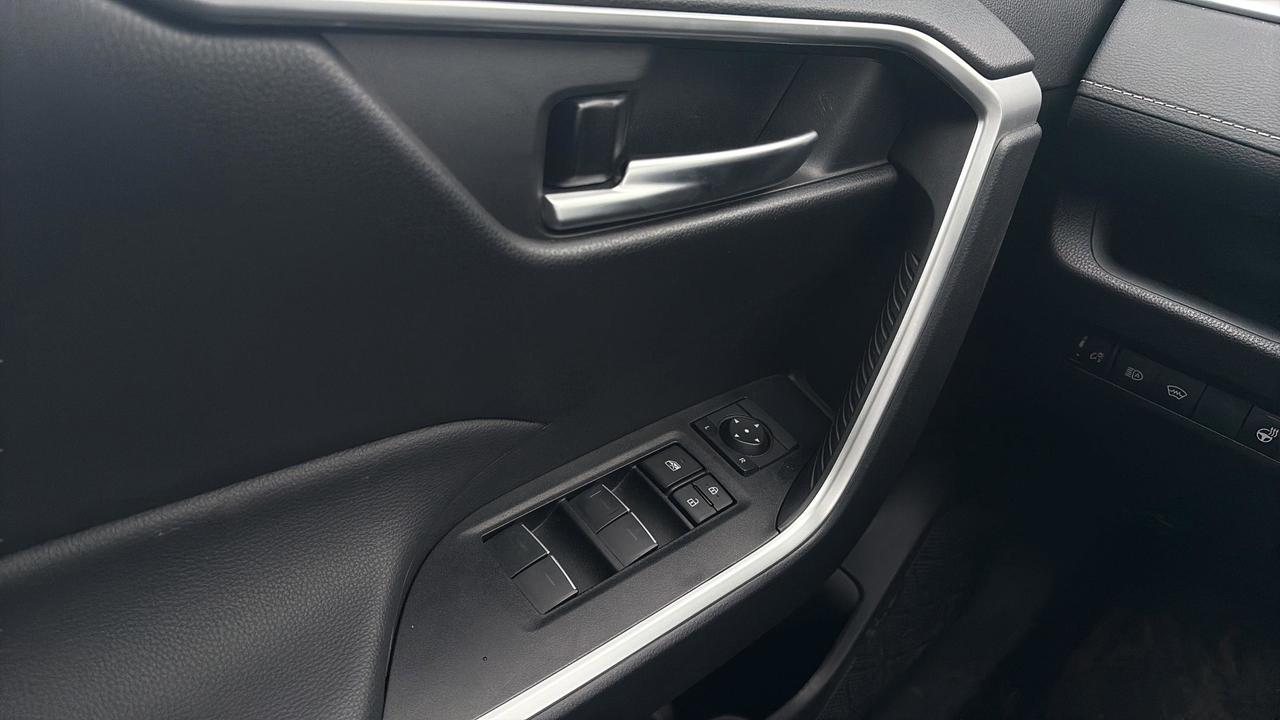 2025 Toyota RAV4 XLE AWD Photo
