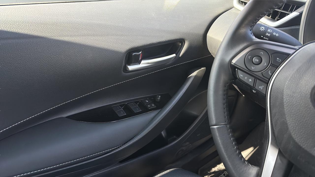 2025 Toyota Corolla Hatchback CVT Photo