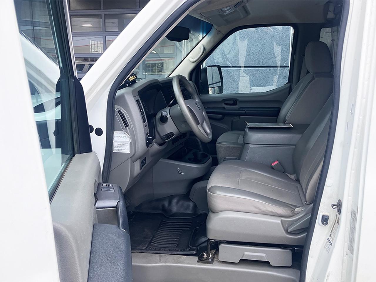 2016 Nissan NV 3500 BOOM TRUCK RH38D|REAR VIEW CAMERA|TRAFFIC ARROWS Photo