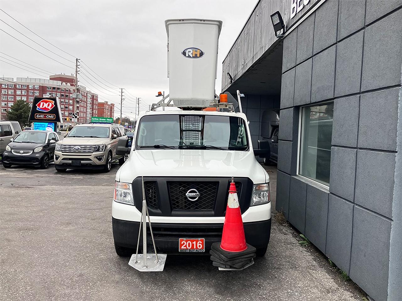 2016 Nissan NV 3500 BOOM TRUCK RH38D|REAR VIEW CAMERA|TRAFFIC ARROWS Photo