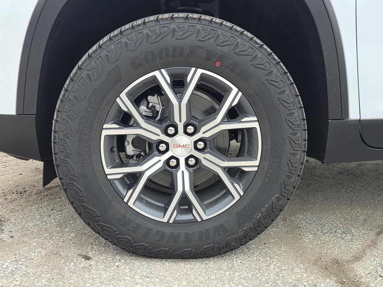 2026 GMC Acadia AT4 Photo