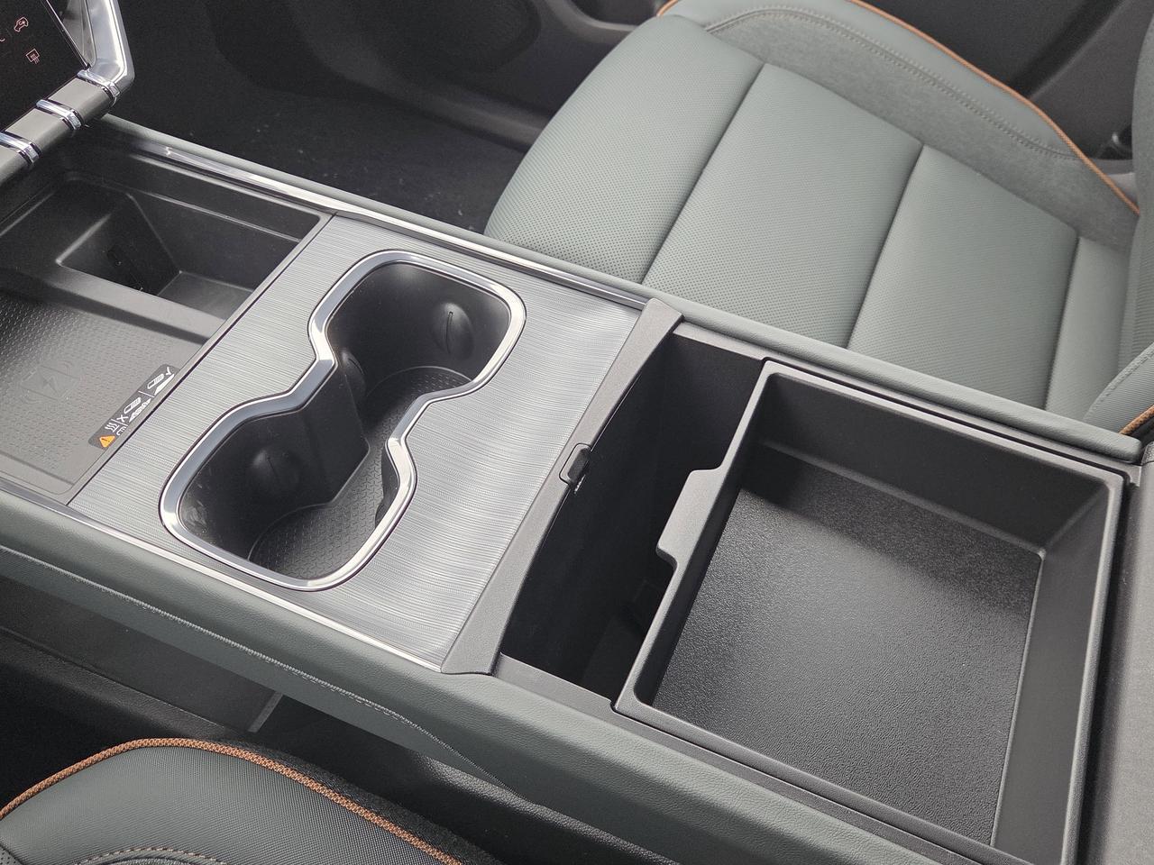 2026 GMC Acadia AT4 Photo