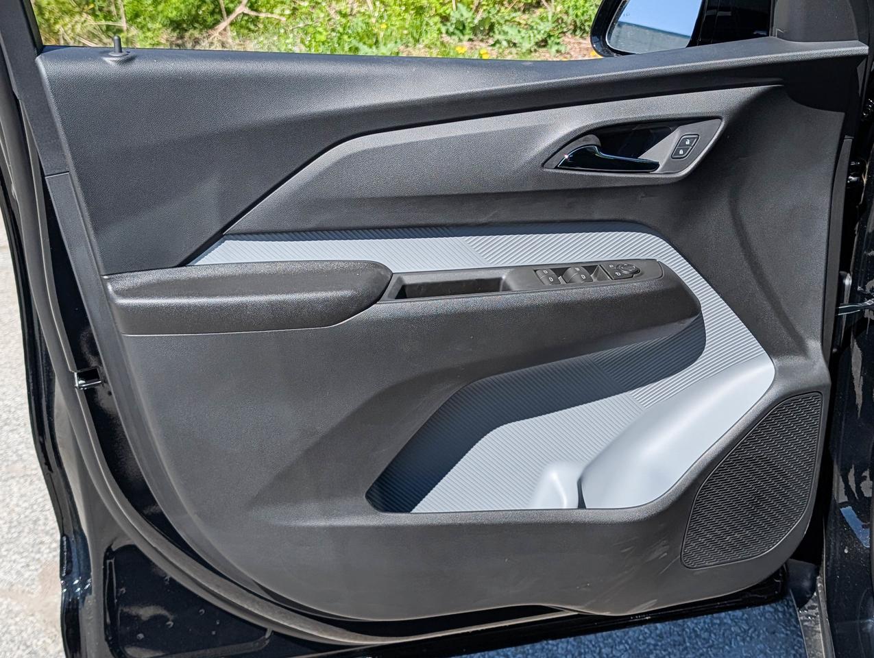 2027 Chevrolet Bolt RS Photo