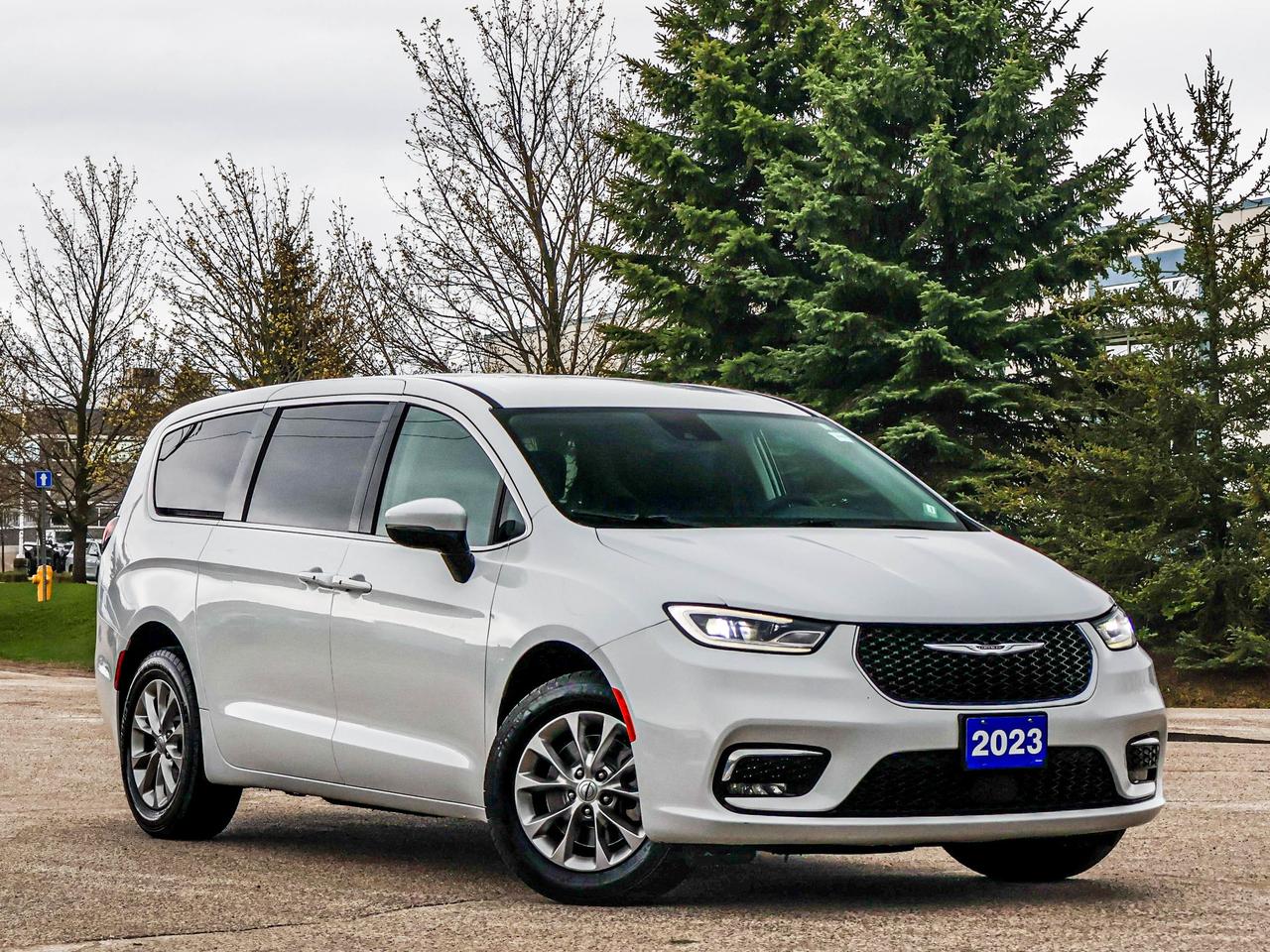 2023 Chrysler Pacifica Touring L Photo
