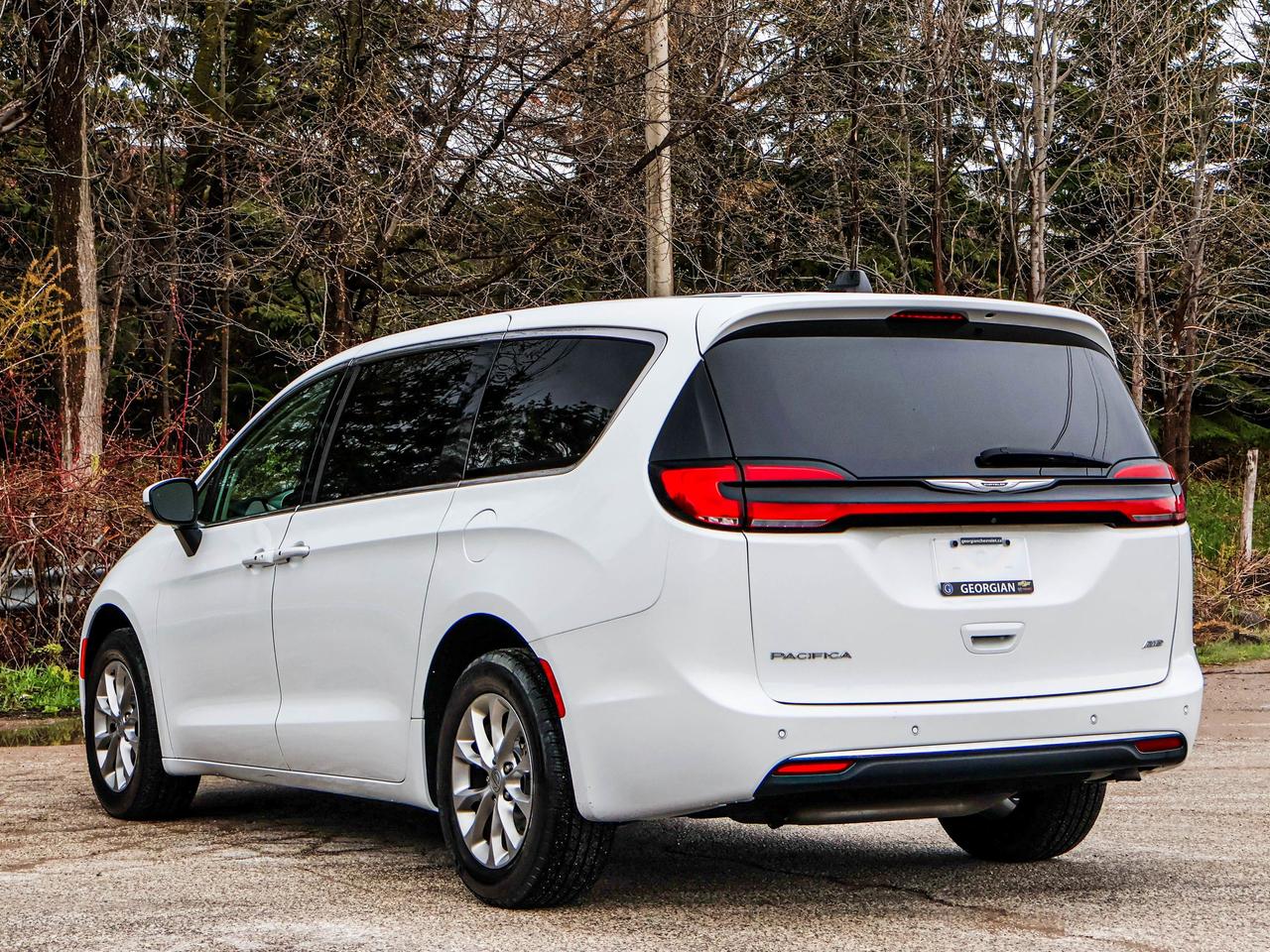 2023 Chrysler Pacifica Touring L Photo