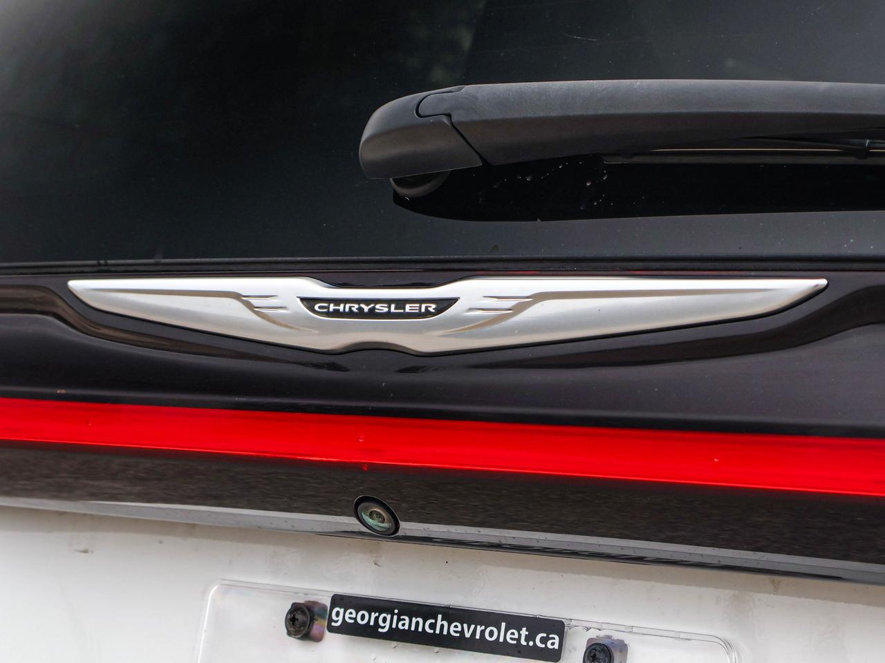 2023 Chrysler Pacifica Touring L Photo
