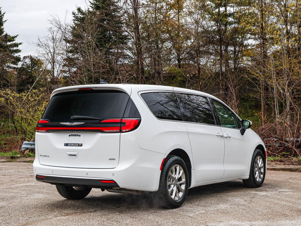 2023 Chrysler Pacifica Touring L Photo