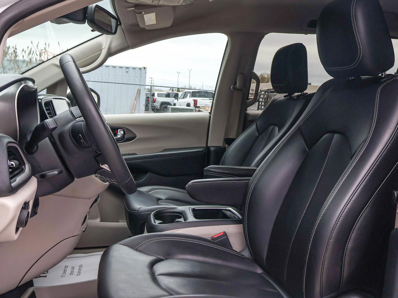 2023 Chrysler Pacifica Touring L Photo