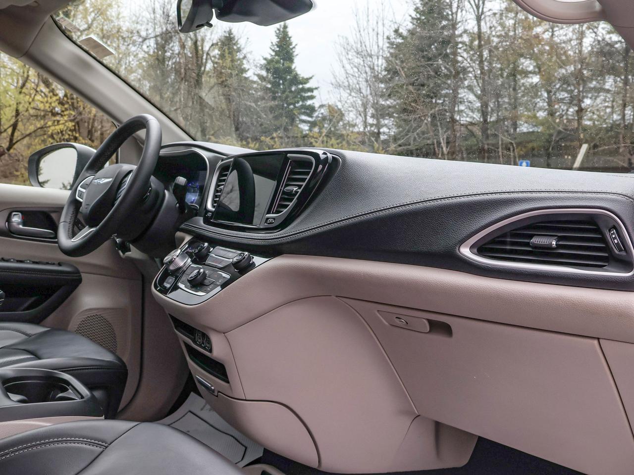 2023 Chrysler Pacifica Touring L Photo