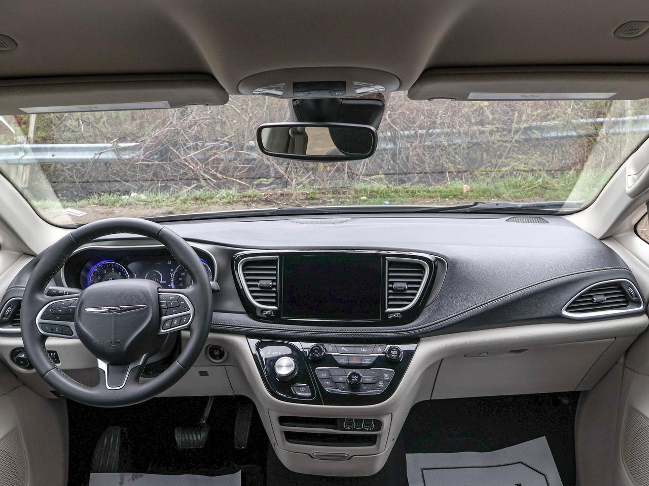2023 Chrysler Pacifica Touring L Photo