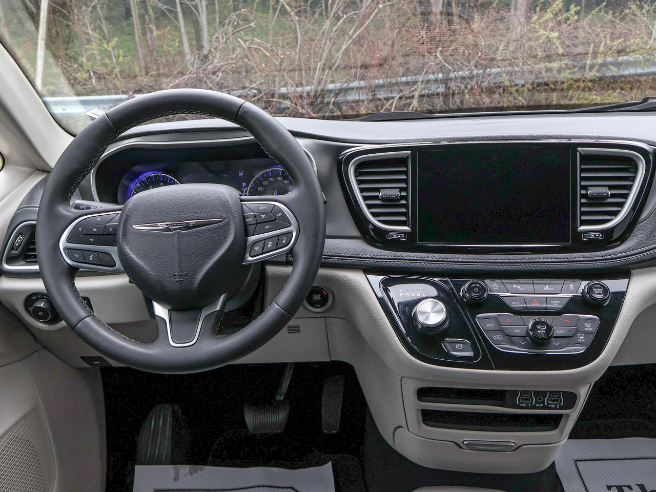 2023 Chrysler Pacifica Touring L Photo