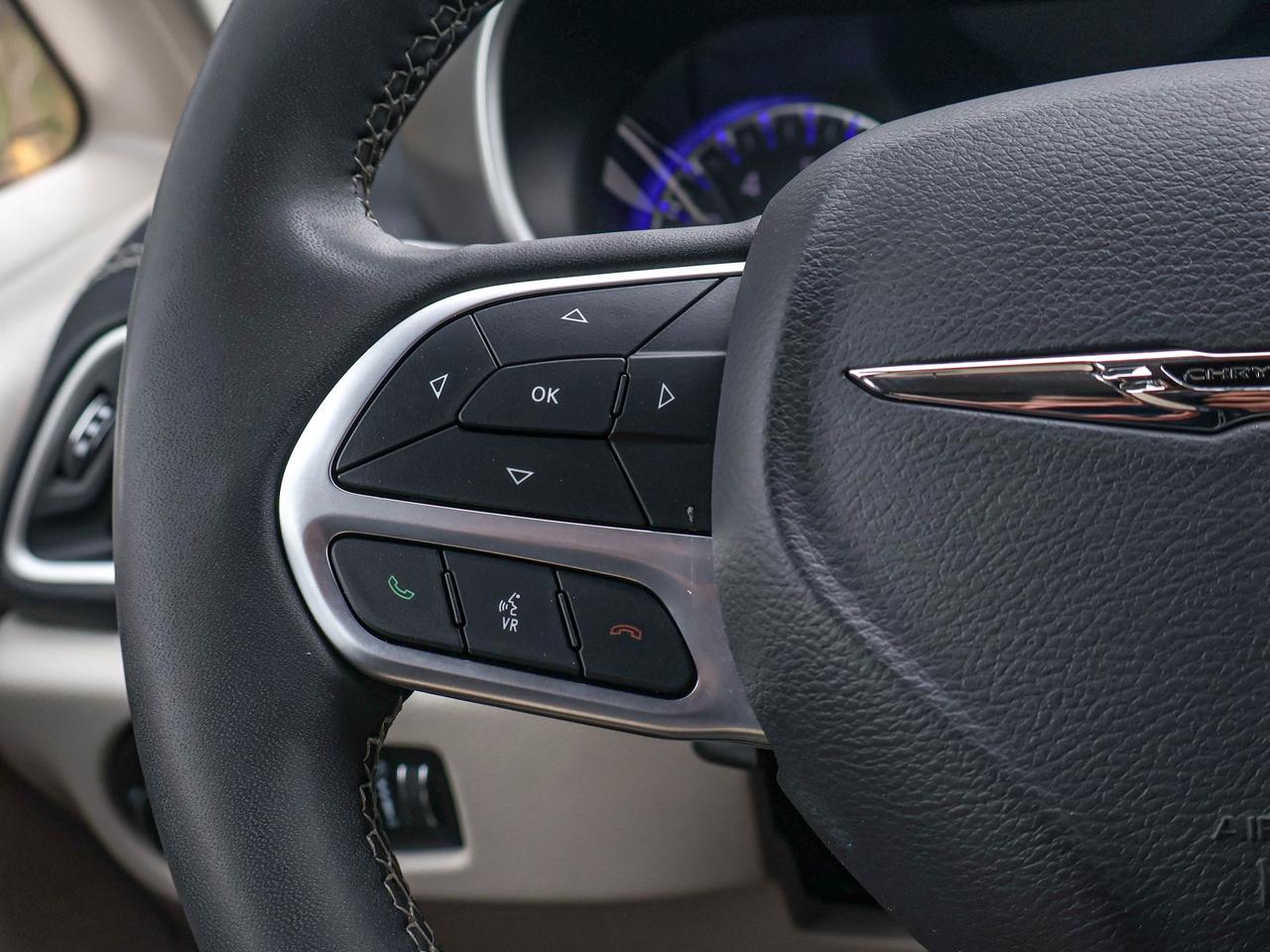 2023 Chrysler Pacifica Touring L Photo