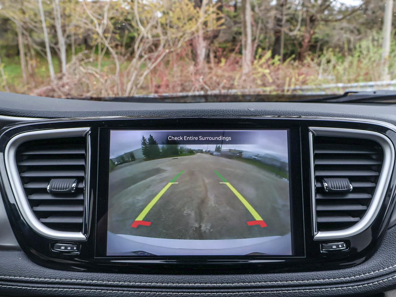 2023 Chrysler Pacifica Touring L Photo