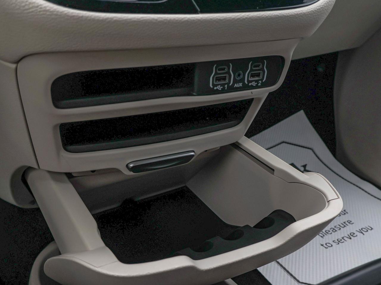 2023 Chrysler Pacifica Touring L Photo
