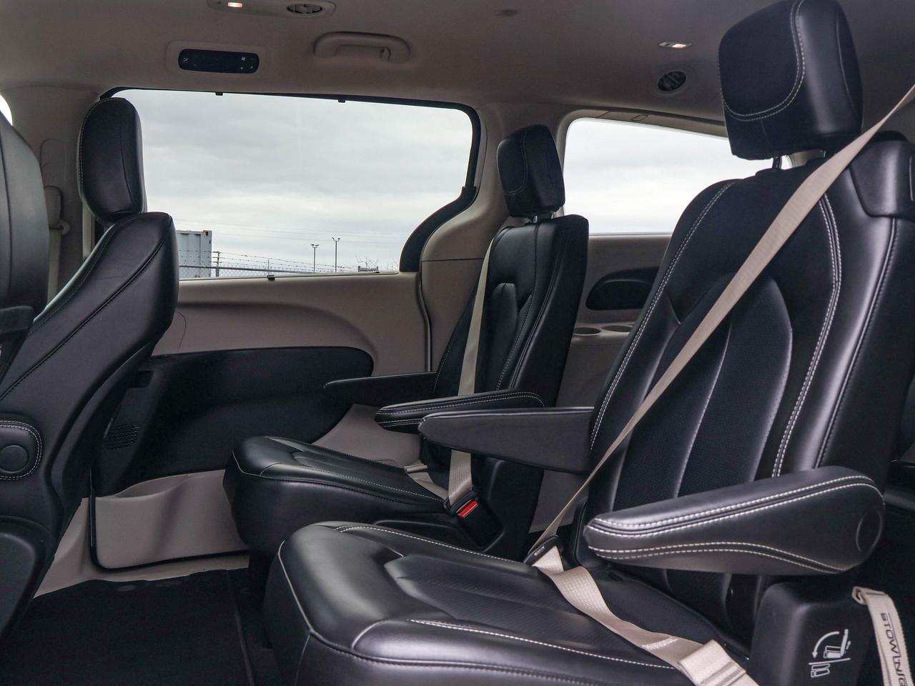2023 Chrysler Pacifica Touring L Photo