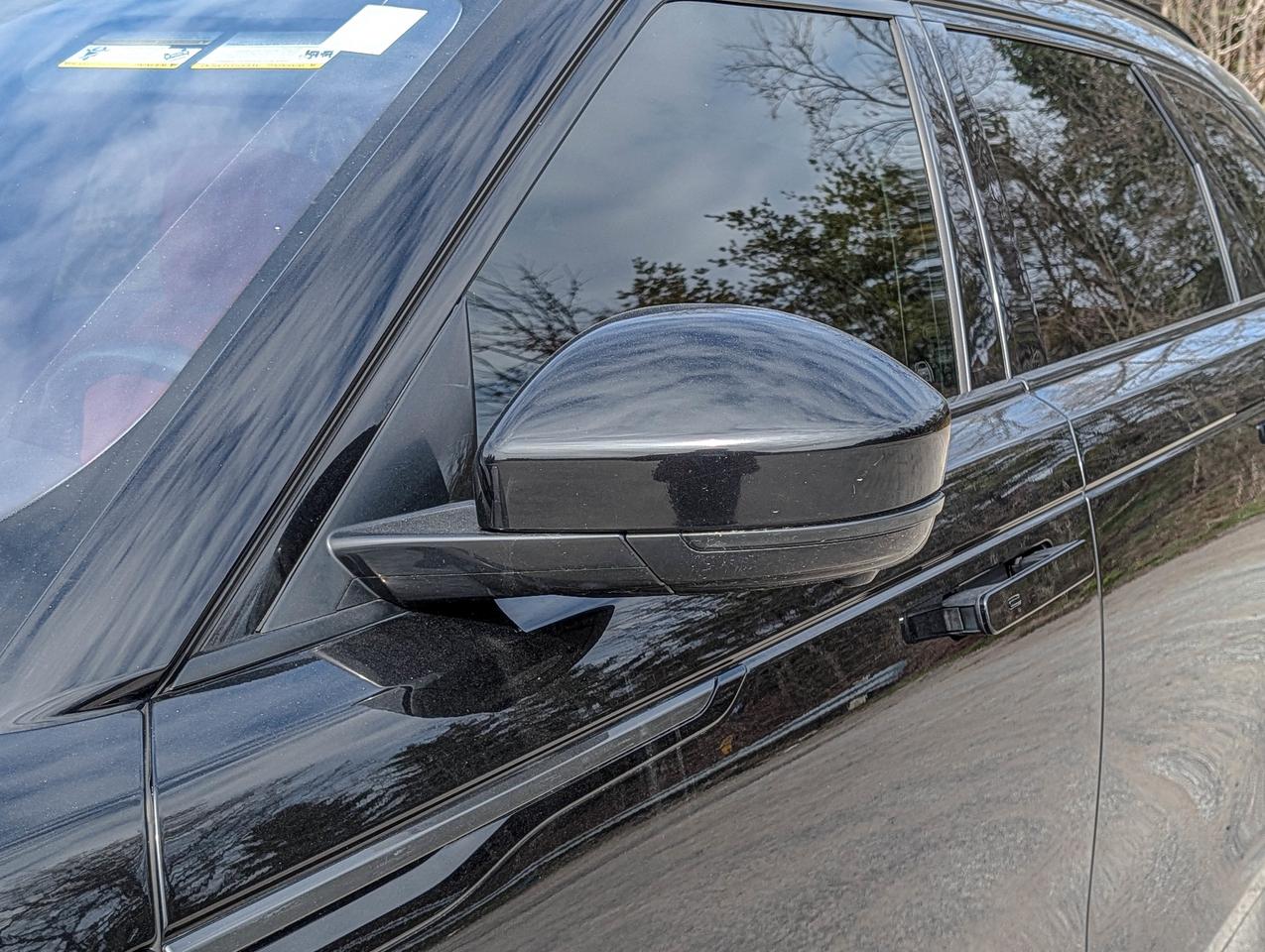 2020 Land Rover Range Rover Velar SV Autobiography Dynamic Photo