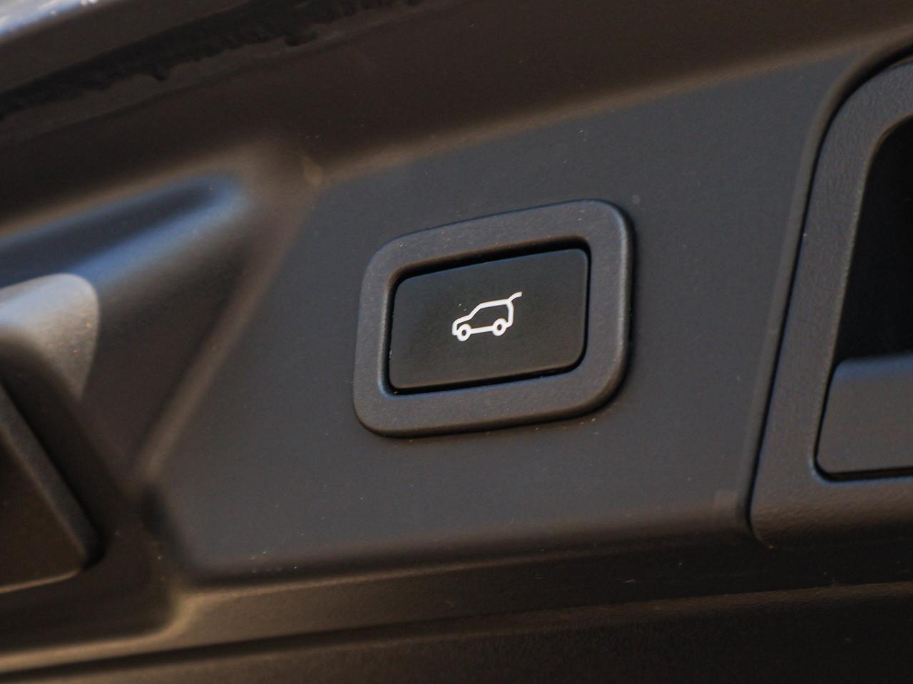 2020 Land Rover Range Rover Velar SV Autobiography Dynamic Photo