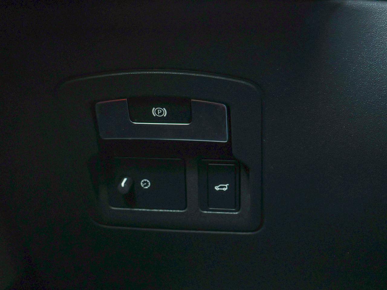 2020 Land Rover Range Rover Velar SV Autobiography Dynamic Photo