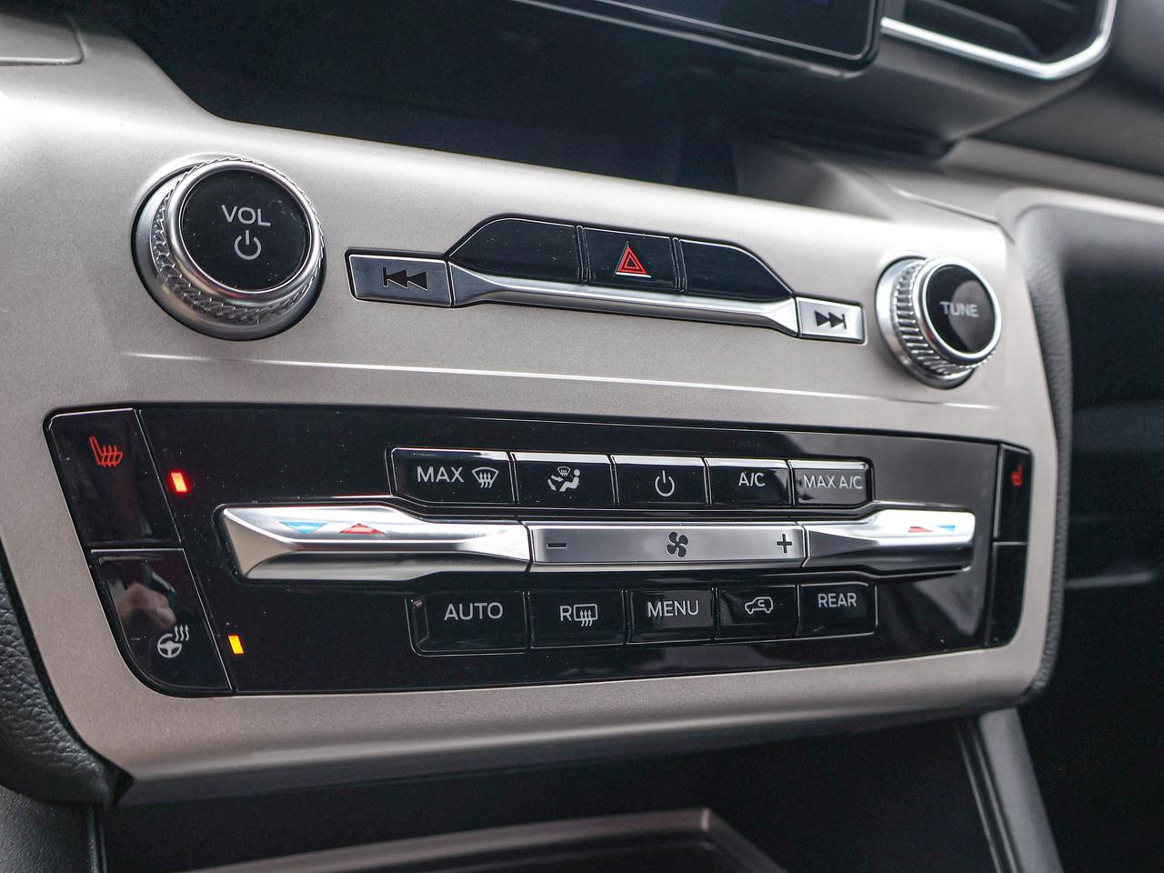 2024 Ford Explorer XLT Photo