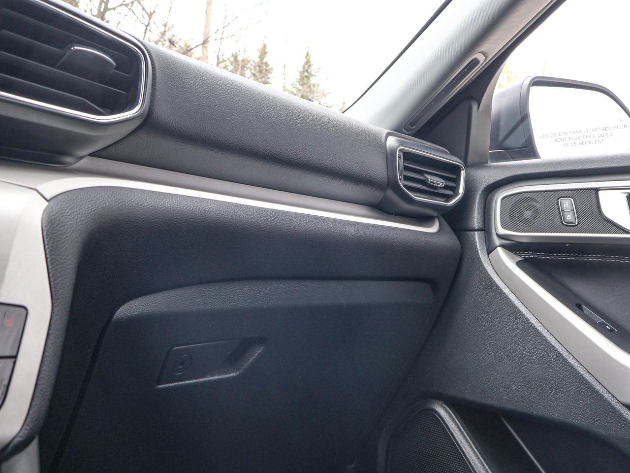 2024 Ford Explorer XLT Photo