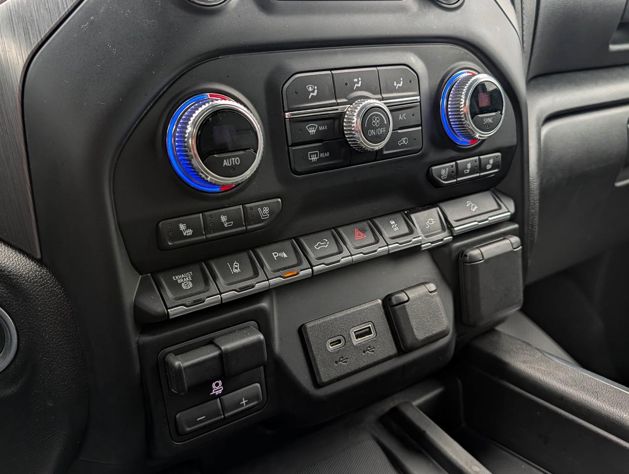 2023 GMC SIERRA 2500HD DENALI Photo