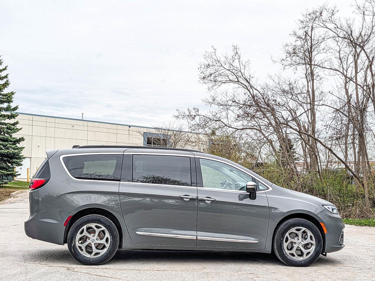 2023 Chrysler Pacifica Limited Photo