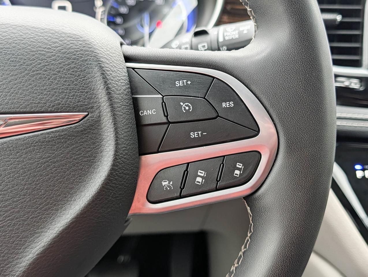2023 Chrysler Pacifica Limited Photo
