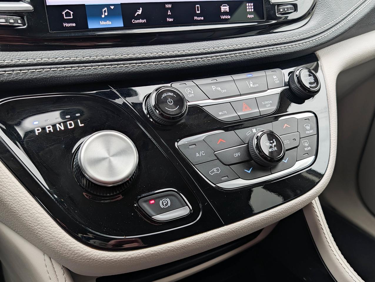 2023 Chrysler Pacifica Limited Photo