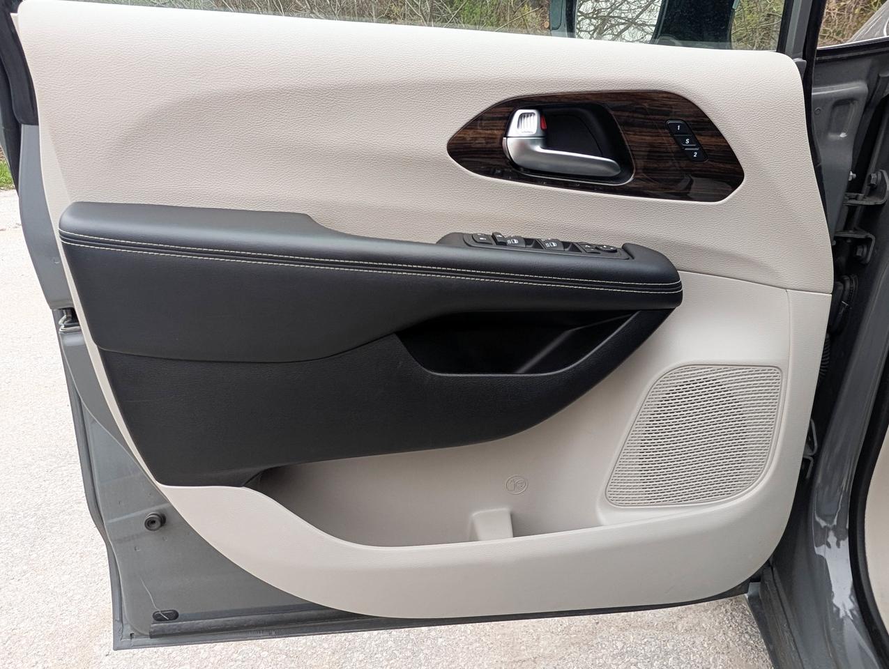 2023 Chrysler Pacifica Limited Photo