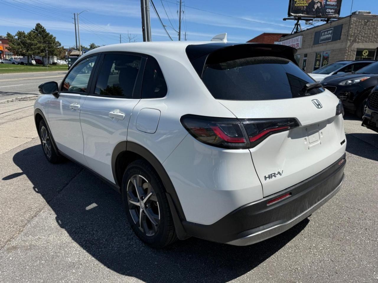 2024 Honda HR-V SPORT-B AWD/SUNROOF /REAR CAMERA /CARPLAY Photo