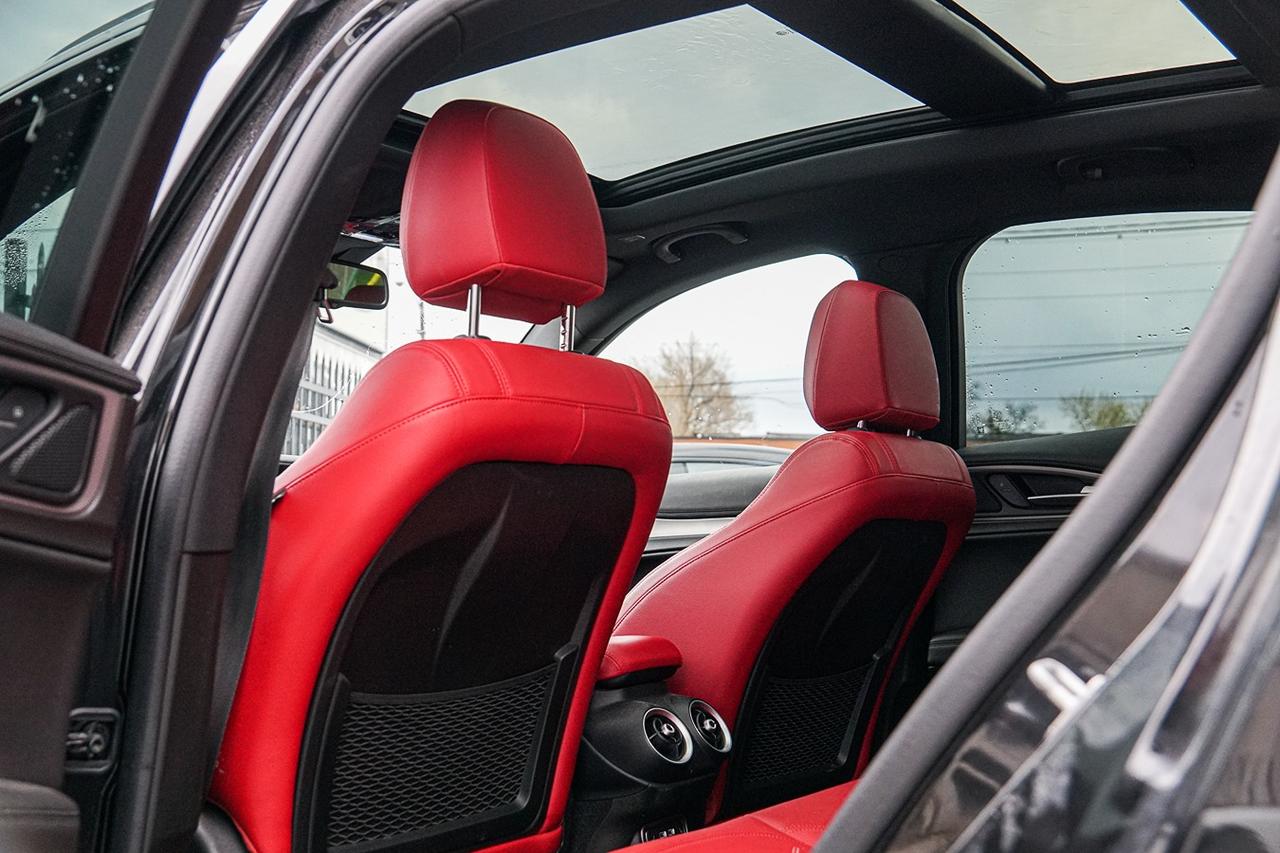 2023 Alfa Romeo Stelvio Veloce AWD |NO ACCIDENT|ONE OWNER|RED INT|NAVI Photo