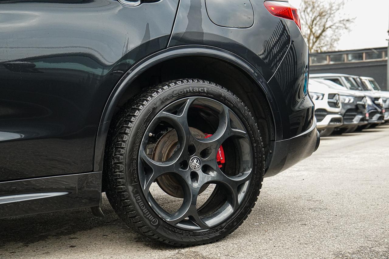 2023 Alfa Romeo Stelvio Veloce AWD |NO ACCIDENT|ONE OWNER|RED INT|NAVI Photo