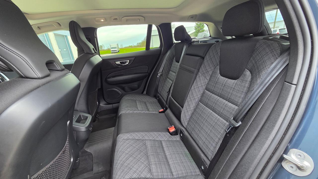 2025 Volvo V60 Cross Country B5 AWD Core MILD HYBRID Photo