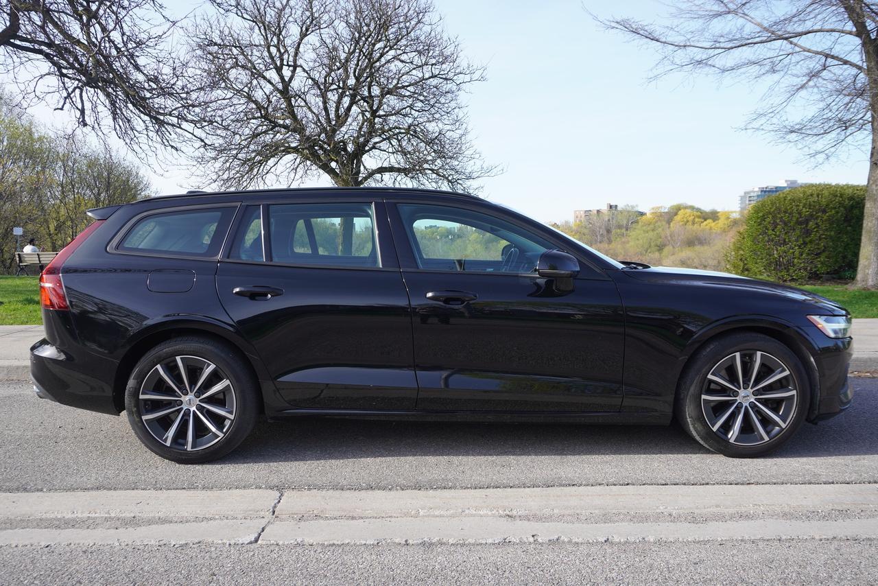 2021 Volvo V60 1 OWNER / NO ACCIDENTS / DEALER SERVICED /MOMENTUM Photo4