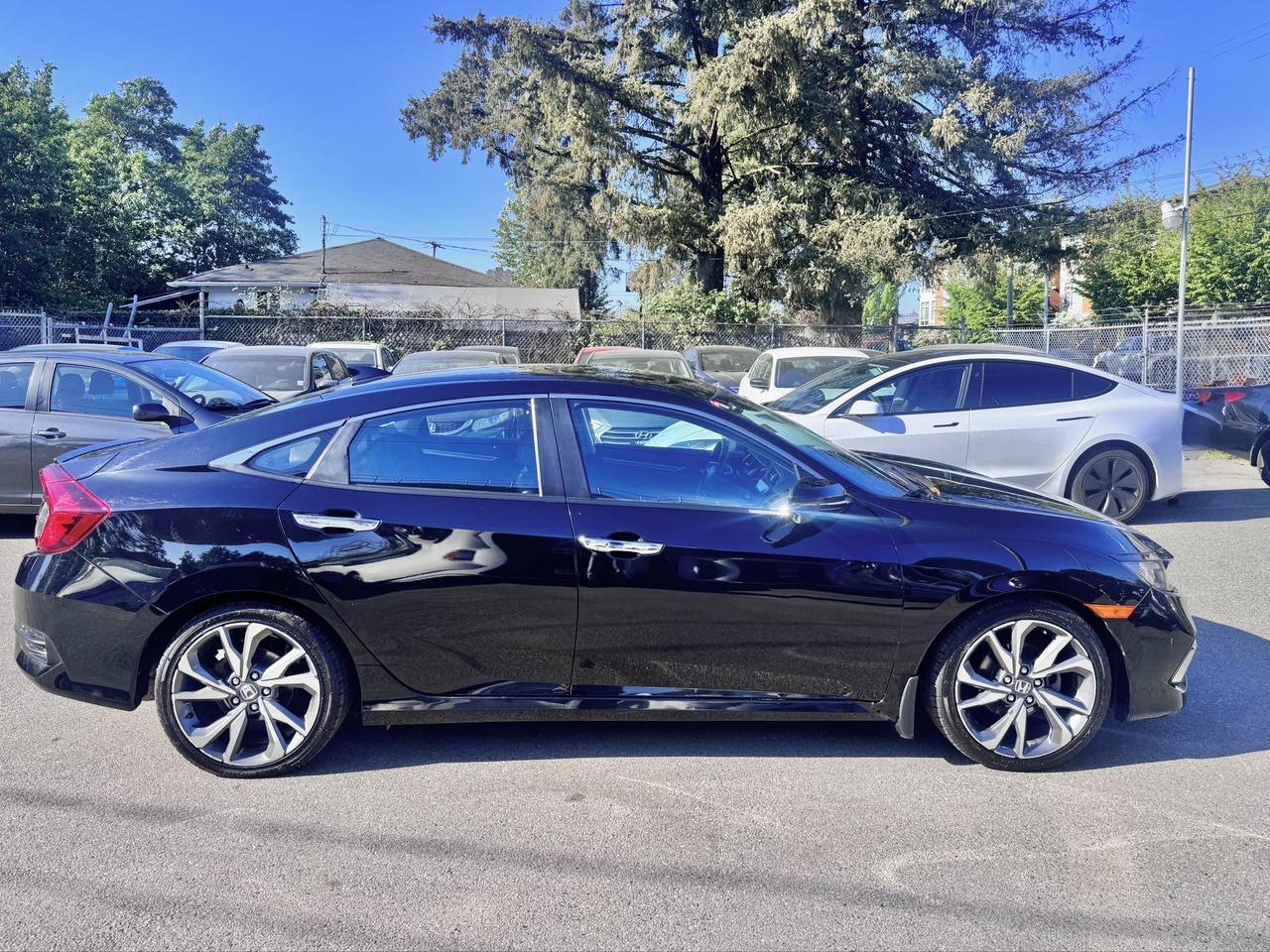 2019 Honda Civic FINANCING AVAILABLE Photo4
