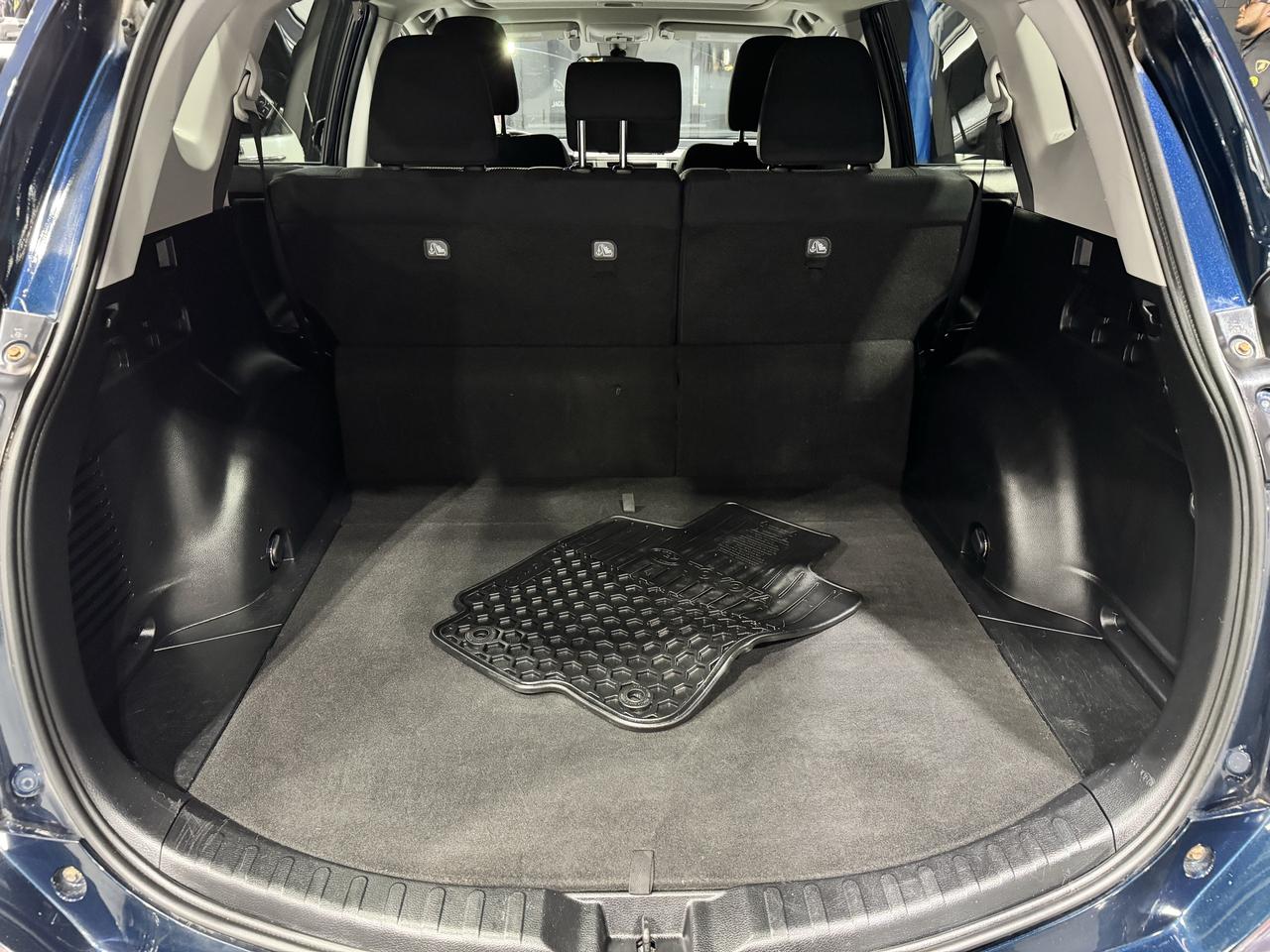 2017 Toyota RAV4 AWD 4dr XLE Photo
