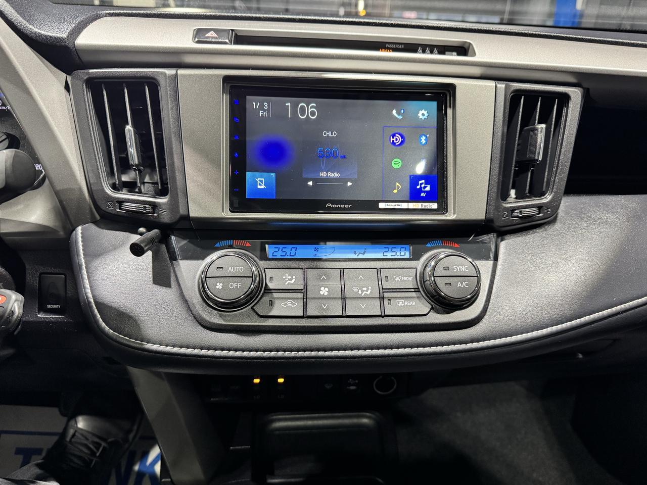 2017 Toyota RAV4 AWD 4dr XLE Photo
