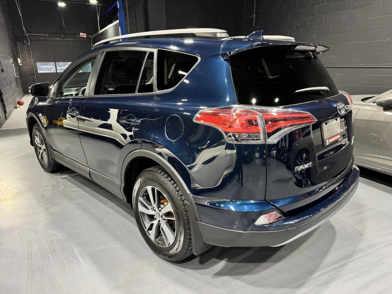 2017 Toyota RAV4 AWD 4dr XLE Photo