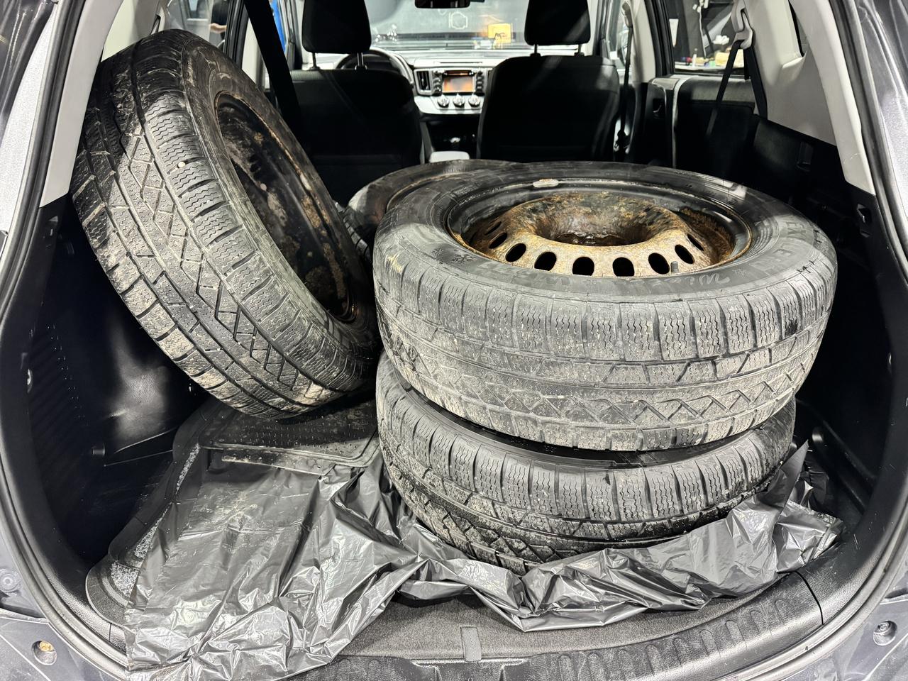 2018 Toyota RAV4 AWD LE Photo