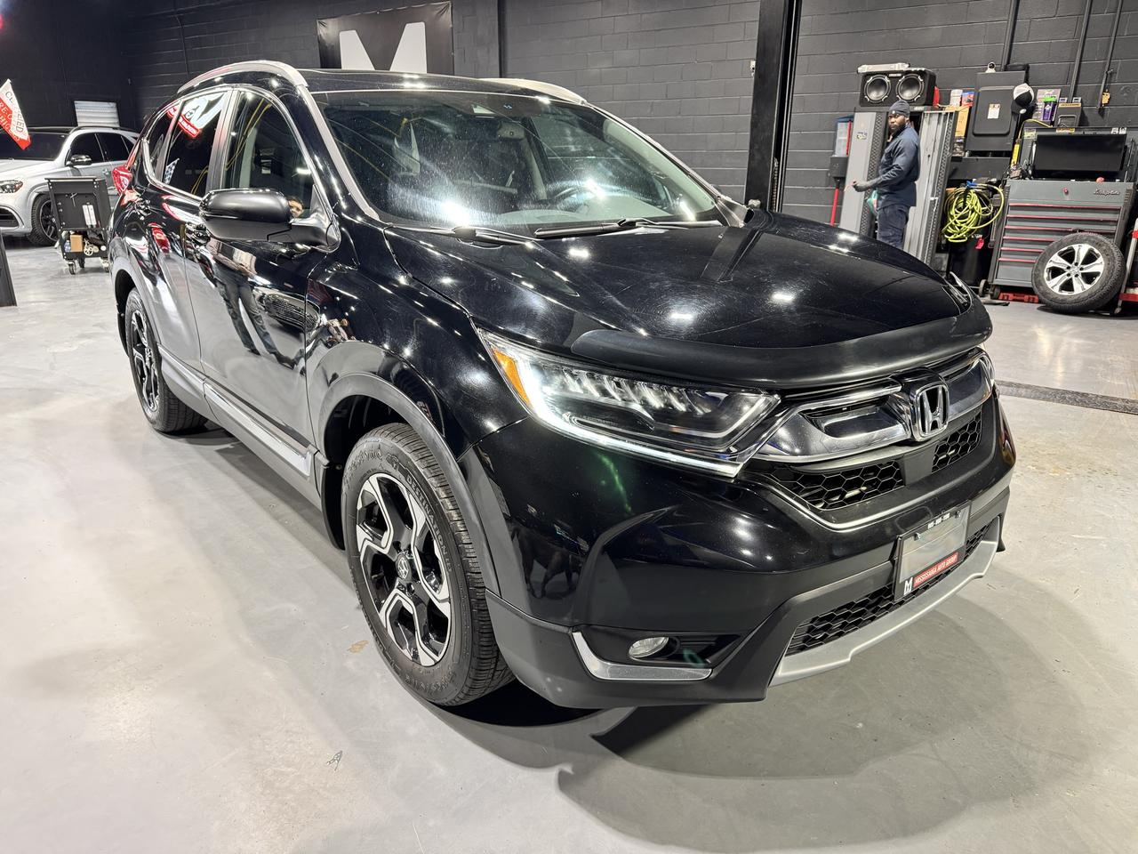 2017 Honda CR-V AWD 5dr Touring Photo2